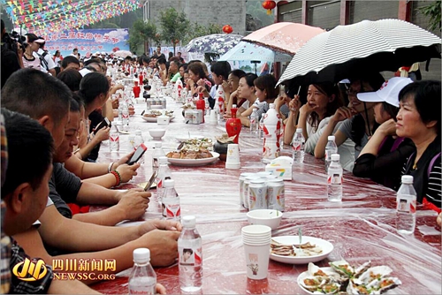 宜宾千人同桌水产坝坝宴 喜迎国庆中秋佳节(图2) 宜宾千人同桌水产坝坝宴 喜迎国庆中秋佳节(图2)