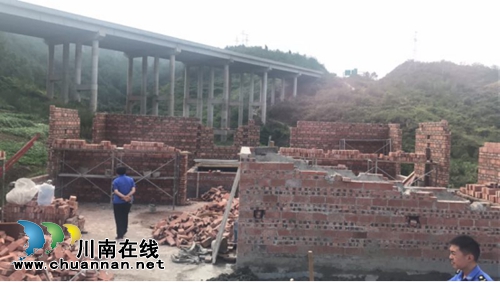 古蔺县住建局国庆假期间拆除违法建设