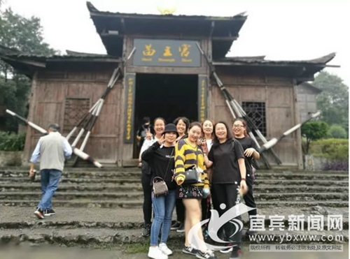 兴文:国庆旅游人气旺 1-4日旅游总收入上亿元(图1) 兴文:国庆旅游人气旺 1-4日旅游总收入上亿元(图1)