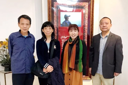各界人士踊跃参观《内江首届本土作家作品展》(图3) 各界人士踊跃参观《内江首届本土作家作品展》(图3)