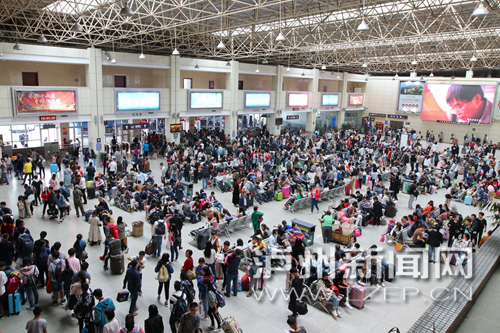 8天长假 泸州客运中心站接待旅客近50万人次(图1) 8天长假 泸州客运中心站接待旅客近50万人次(图1)