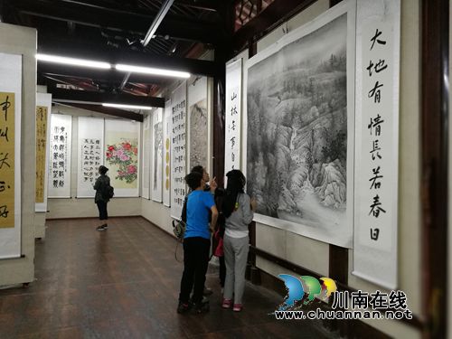 泸州举办“清风送爽润酒城”书画作品展览