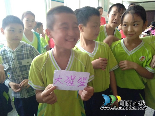 宜宾罗龙实验小学开展关爱留守儿童活动(图2) 宜宾罗龙实验小学开展关爱留守儿童活动(图2)