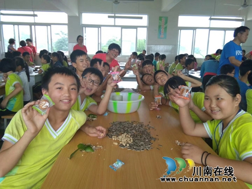 宜宾罗龙实验小学开展关爱留守儿童活动
