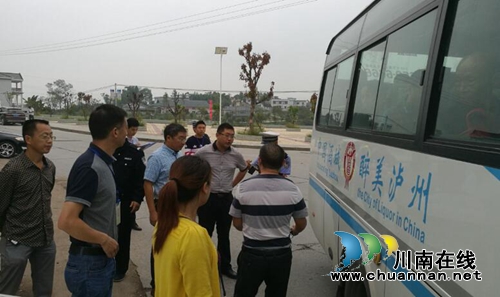 泸县太伏镇开展道路交通安全检查(图1) 泸县太伏镇开展道路交通安全检查(图1)