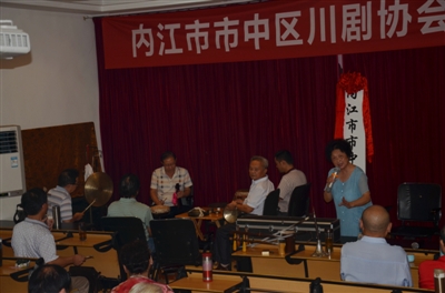免费坐唱川剧 内江一群玩友坚持6年多守望川剧(图2) 免费坐唱川剧 内江一群玩友坚持6年多守望川剧(图2)