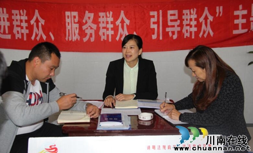 泸县云龙镇党委书记参加联系村主题教育院坝会(图1)