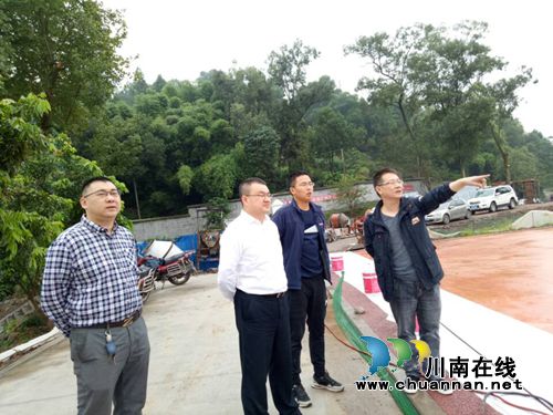 合江县长胥兴贵到南滩镇看望国庆值班人员督查当前重点工作(图1) 合江县长胥兴贵到南滩镇看望国庆值班人员督查当前重点工作(图1)