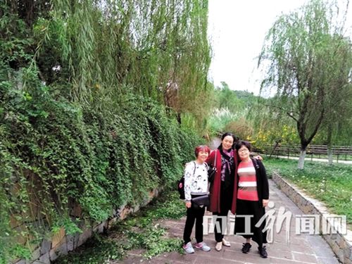 重庆姐妹内江探亲丢钱包 失而复得盛赞甜城(图1) 重庆姐妹内江探亲丢钱包 失而复得盛赞甜城(图1)