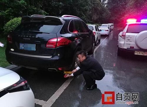 欠钱未还&nbsp;自贡男名下“保时捷卡宴”被扣押