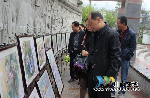 叙永二中党员干部参观反腐倡廉漫画展