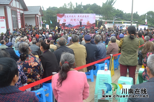 喜迎十九大&nbsp;泸县小白村村民自发筹办文艺演出(图12)