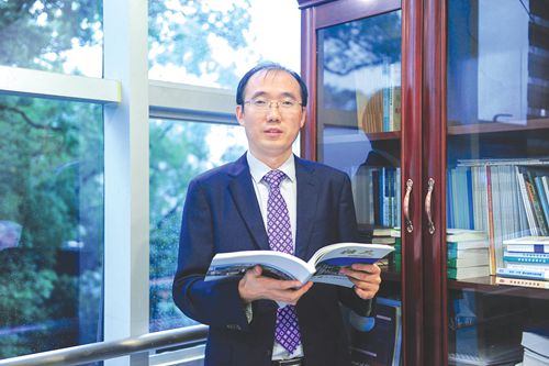 泸州“义务兵”：用言行汇聚成闪光灯&nbsp;用匠心为党徽添光彩