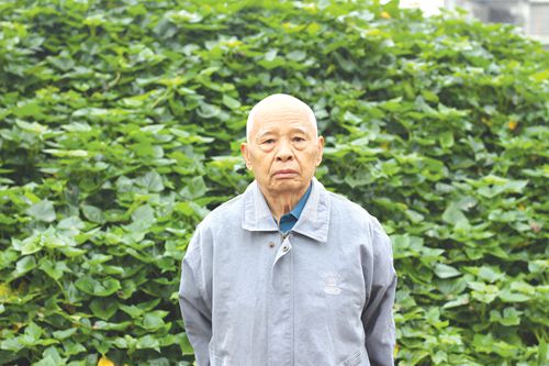 泸州“义务兵”:用言行汇聚成闪光灯 用匠心为党徽添光彩(图2) 泸州“义务兵”:用言行汇聚成闪光灯 用匠心为党徽添光彩(图2)