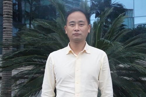 泸州“义务兵”:用言行汇聚成闪光灯 用匠心为党徽添光彩(图4) 泸州“义务兵”:用言行汇聚成闪光灯 用匠心为党徽添光彩(图4)