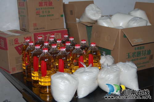 “扶贫日” 泸县“大地飞歌”情牵贫困群众(图3) “扶贫日” 泸县“大地飞歌”情牵贫困群众(图3)