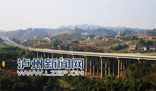 2019年底 泸州向北或将再添一条出川大通道(图3) 泸渝高速公路的建成,有效促进了泸州与重庆的商贸往来,助推了泸州产业转型升级。记者 牟科 摄