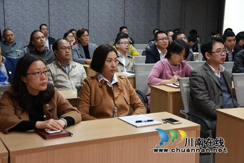 四川自贸区川南临港片区行政审批局：看十九大开幕式直播&nbsp;&nbsp;畅谈内心真实感受(图2)