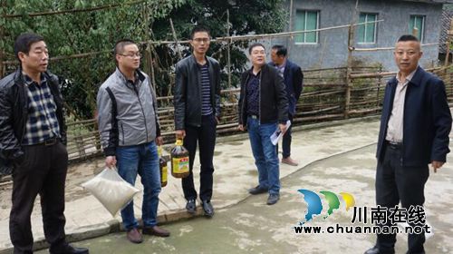 古蔺县国土资源局：扶贫送温暖&nbsp;喜迎十九大(图1)