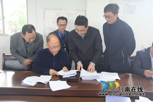 省安监局到泸县石桥镇狐狸坡煤矿开展安全生产大检查第二轮综合督查(图1) 省安监局到泸县石桥镇狐狸坡煤矿开展安全生产大检查第二轮综合督查(图1)