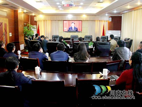 龙马潭区机关干部热议十九大报告