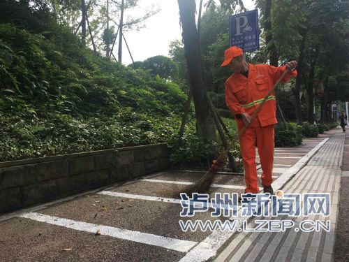 泸州“最美环卫工人”夏征吉：见垃圾就捡