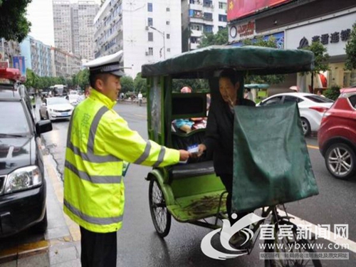 兴文交警开展接送学生车辆专项整治行动