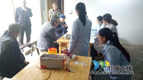 龙马潭区特兴镇开展全民免费体检活动(图1) 龙马潭区特兴镇开展全民免费体检活动(图1)