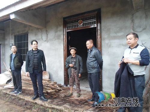 宜宾南溪区政协副主席彭建到林丰乡青山村调研(图1)