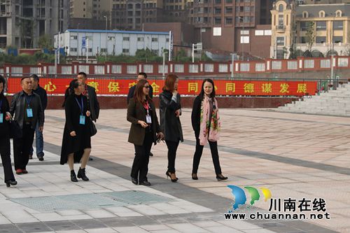 龙马潭区政协领导莅临泸州十二中调研(图3)