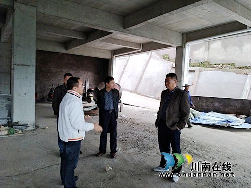 冯图到合江县九支中学检查均衡教育和脱贫攻坚工作(图2)