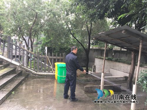 红星街道继续抓好非物管小区环境卫生常态化治理