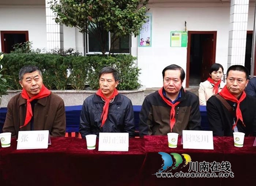 送文化下乡 泸州市作家协会向山区学生赠书(图6) 送文化下乡 泸州市作家协会向山区学生赠书(图6)