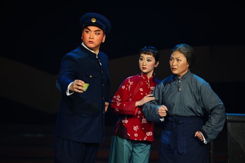酒城上演《红灯记》：红灯一盏高高挂&nbsp;经典剧目世代传