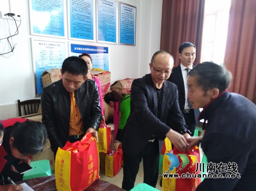 【网络中国节·重阳】泸州企业到敬老院送温暖(图2)