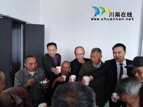 【网络中国节·重阳】泸州企业到敬老院送温暖
