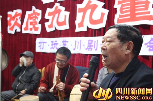 自贡：富顺老人自掏腰包聚玩友&nbsp;唱川戏庆重阳