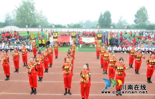 泸县建校2017年体育节暨第23届田径运动会隆重开幕(图5) 泸县建校2017年体育节暨第23届田径运动会隆重开幕(图5)