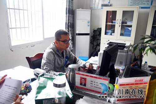 合江虎头镇五亩村第一书记杨耿：带着贫困户&nbsp;勇奔致富路(图3)