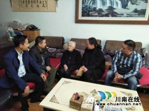 龙马潭区红星街道：重阳节慰问百岁老人