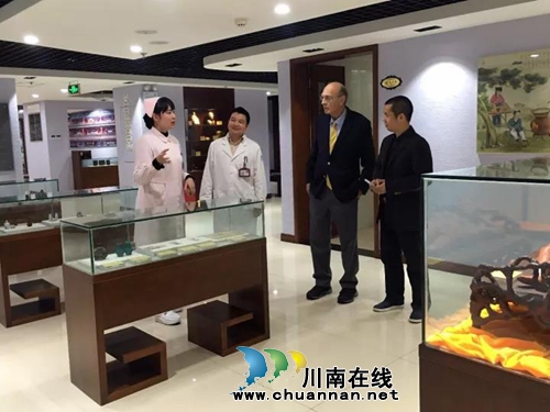 哈佛教授来西南医大中医院,他说……(图3) 哈佛教授来西南医大中医院,他说……(图3)