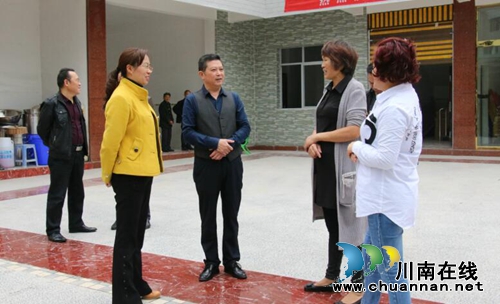 泸县人大主任颜习林到潮河镇督导健康城市创建工作(图1) 泸县人大主任颜习林到潮河镇督导健康城市创建工作(图1)