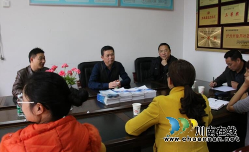 泸县人大主任颜习林到潮河镇督导健康城市创建工作