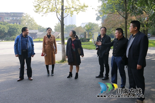 泸州市总工会副主席邵怡到合江中学检查工作