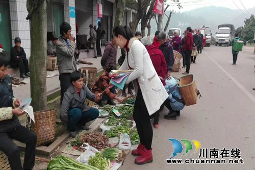 合江县真龙司法所开展法律援助宣传活动(图1) 合江县真龙司法所开展法律援助宣传活动(图1)