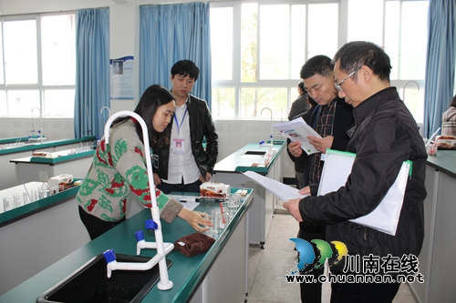 叙永镇中心校实验教学工作迎省检获好评(图3) 叙永镇中心校实验教学工作迎省检获好评(图3)