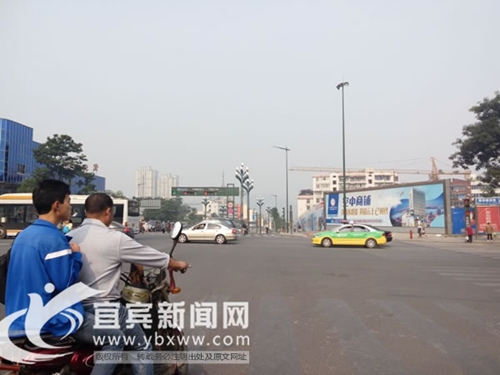 宜宾主城区新增33个电子警察测速抓拍设备(图1) 宜宾主城区新增33个电子警察测速抓拍设备(图1)