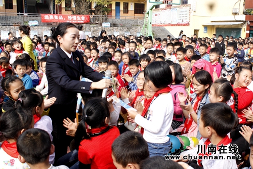 护航未成年人成长！江阳区检察院开展“法治进校园”巡讲活动