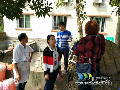 泸县百和镇食安办开展农村自办宴席现场指导(图1) 泸县百和镇食安办开展农村自办宴席现场指导(图1)