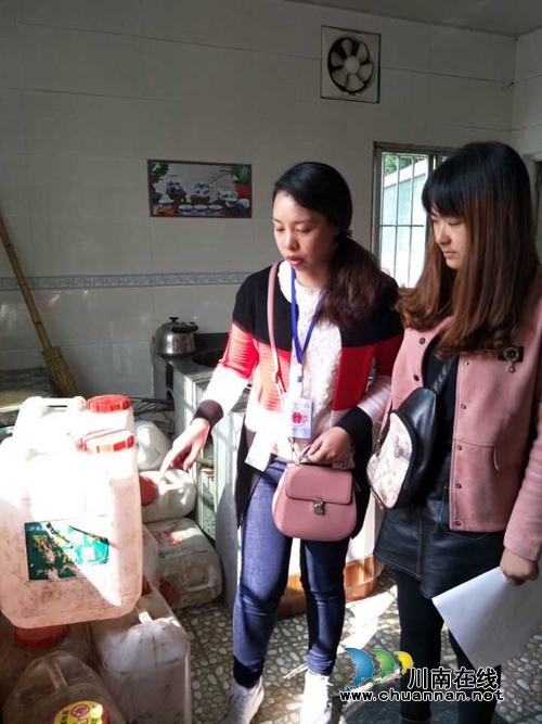泸县百和镇食安办开展农村自办宴席现场指导